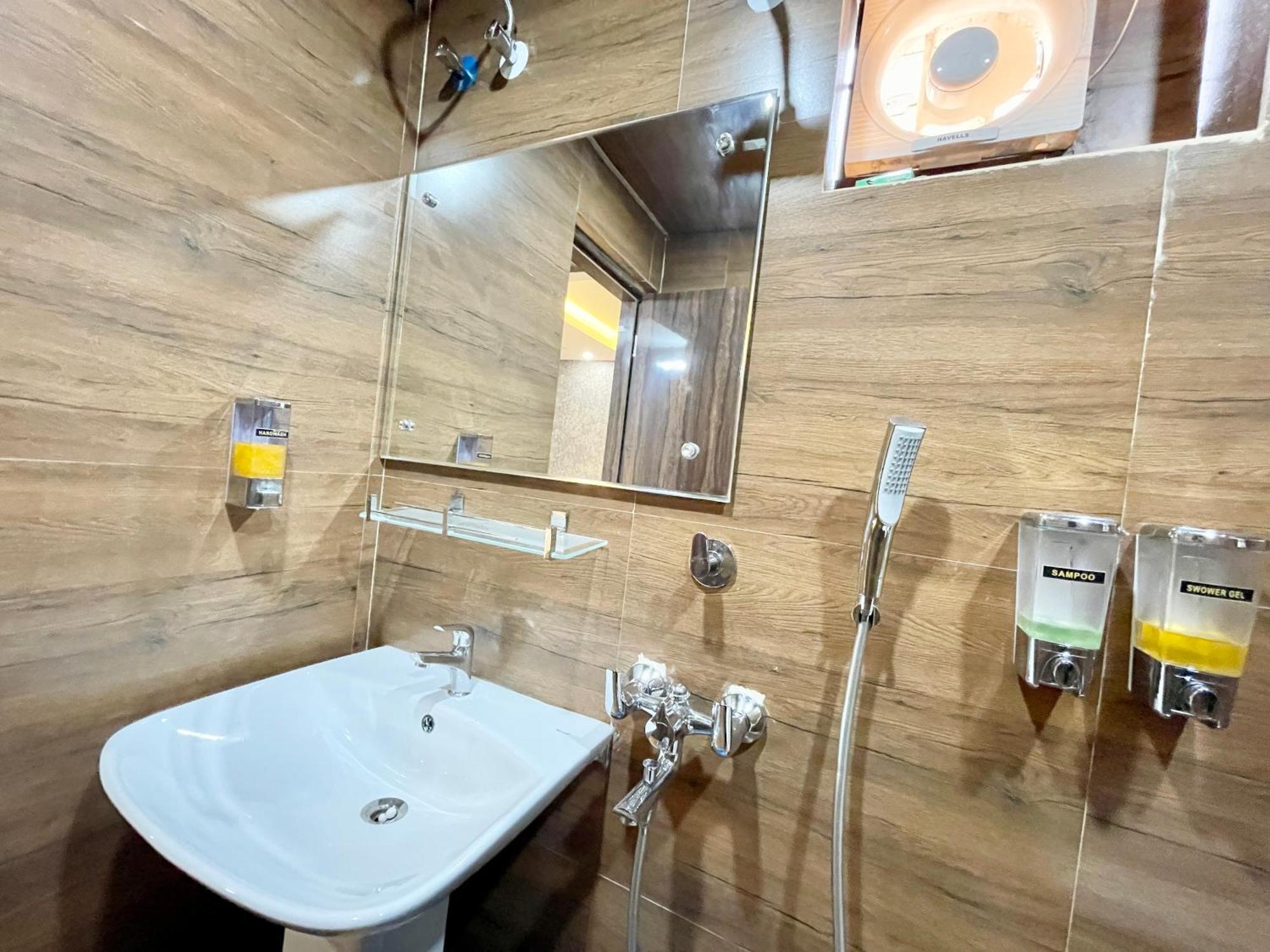 A One Pride ! Fully-air-conditioned-hotel Near-sea-beach-&-temple With-lift-and-parking-facility Restaurant-availability Hotel 4*