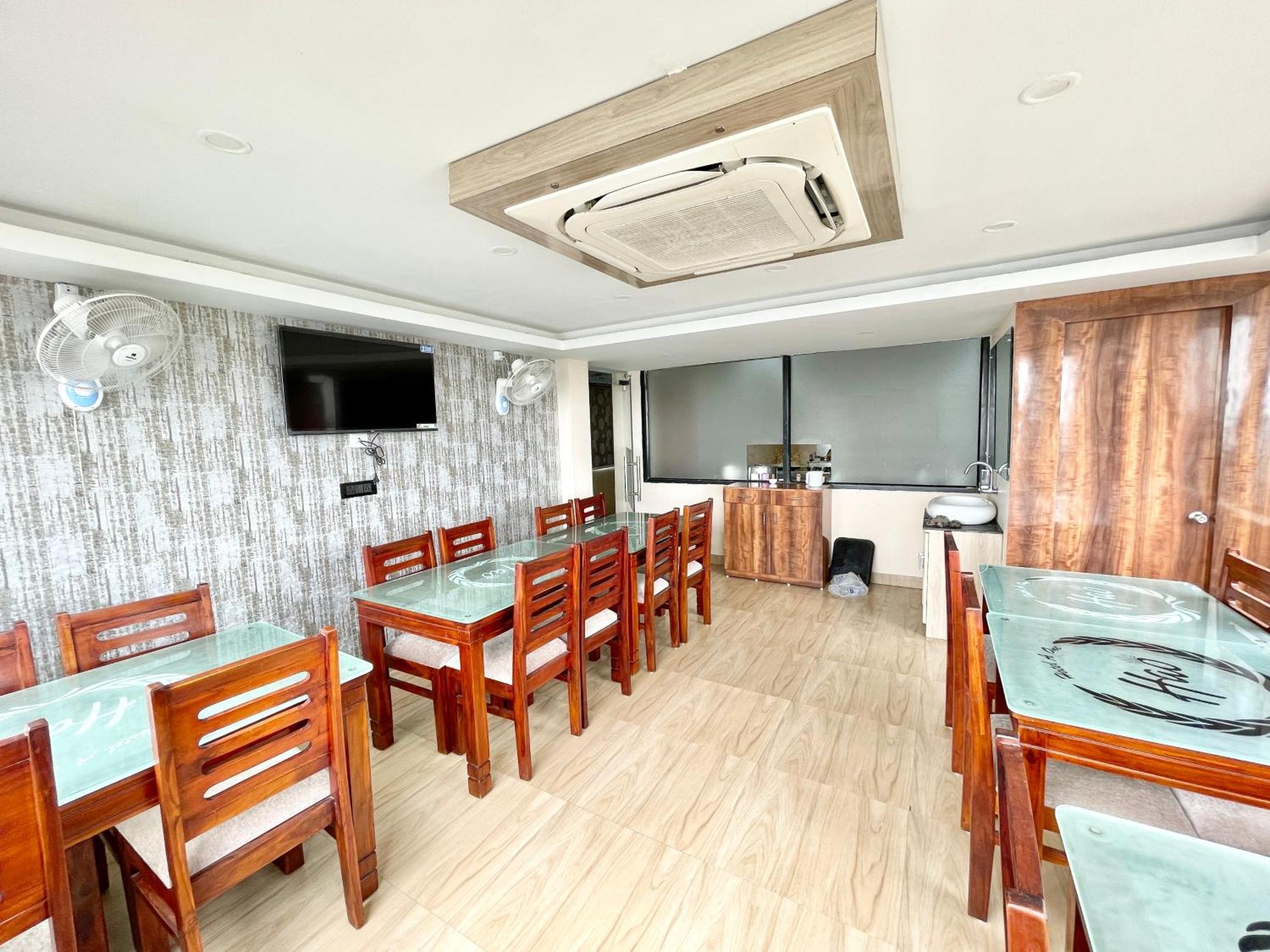 A One Pride ! Fully-air-conditioned-hotel Near-sea-beach-&-temple With-lift-and-parking-facility Restaurant-availability 4* Puri