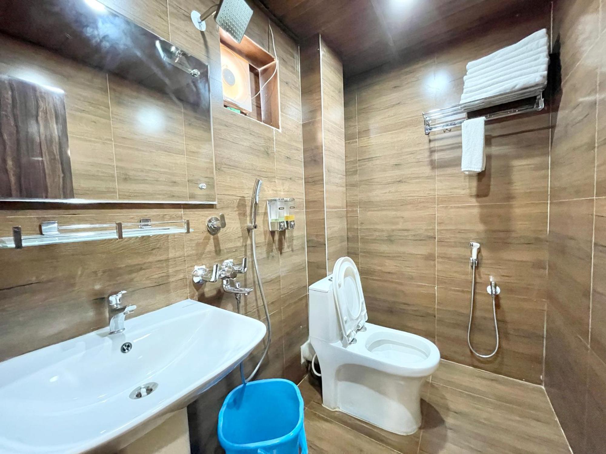 A One Pride ! Fully-air-conditioned-hotel Near-sea-beach-&-temple With-lift-and-parking-facility Restaurant-availability 4* Puri