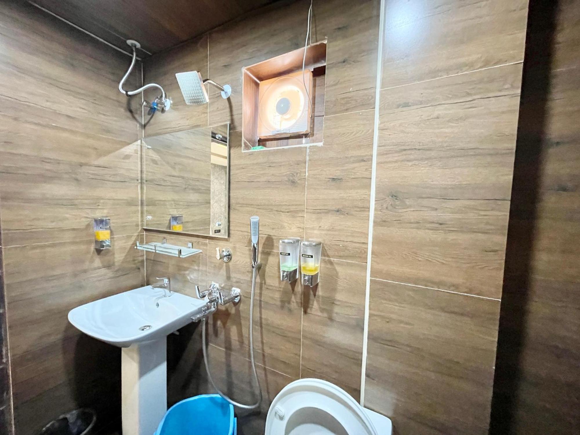 A One Pride ! Fully-air-conditioned-hotel Near-sea-beach-&-temple With-lift-and-parking-facility Restaurant-availability 4* Puri