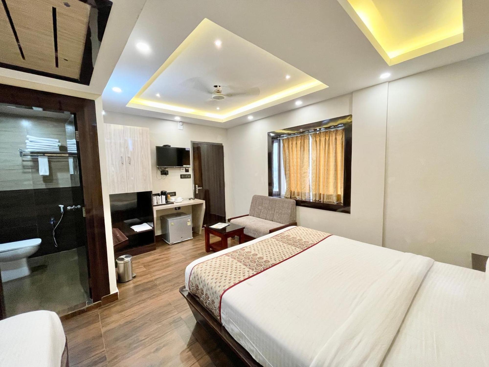 Hotel A One Pride ! Fully-air-conditioned-hotel Near-sea-beach-&-temple With-lift-and-parking-facility Restaurant-availability