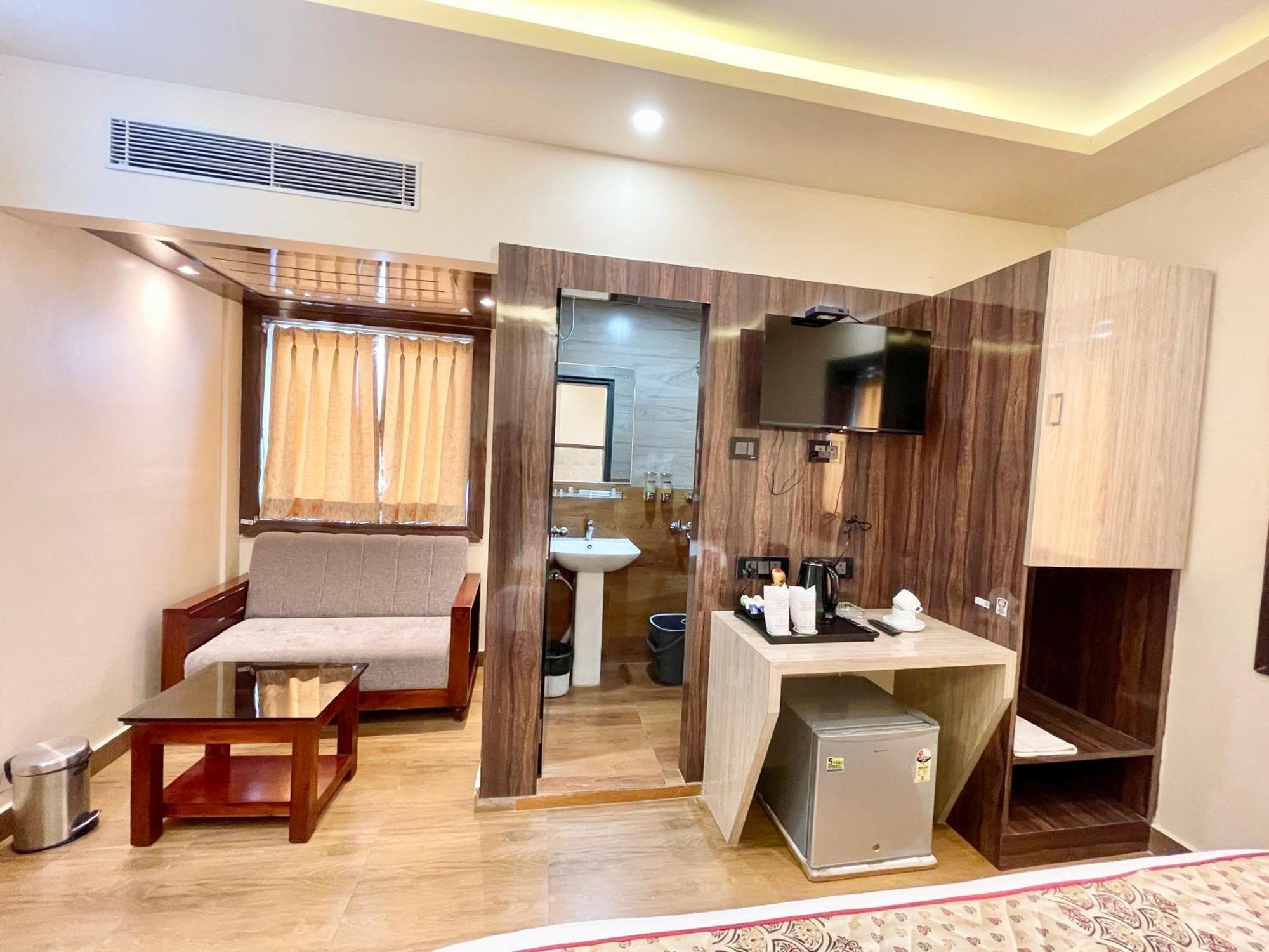 A One Pride ! Fully-air-conditioned-hotel Near-sea-beach-&-temple With-lift-and-parking-facility Restaurant-availability Hotel Puri