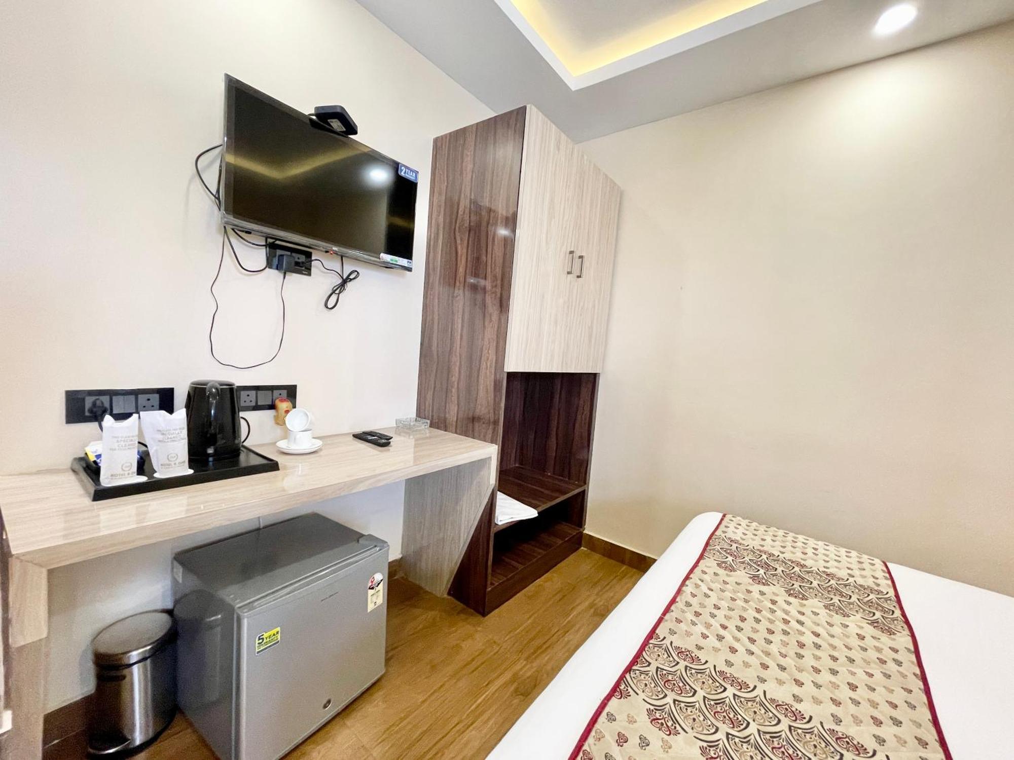 Hotel A One Pride ! Fully-air-conditioned-hotel Near-sea-beach-&-temple With-lift-and-parking-facility Restaurant-availability