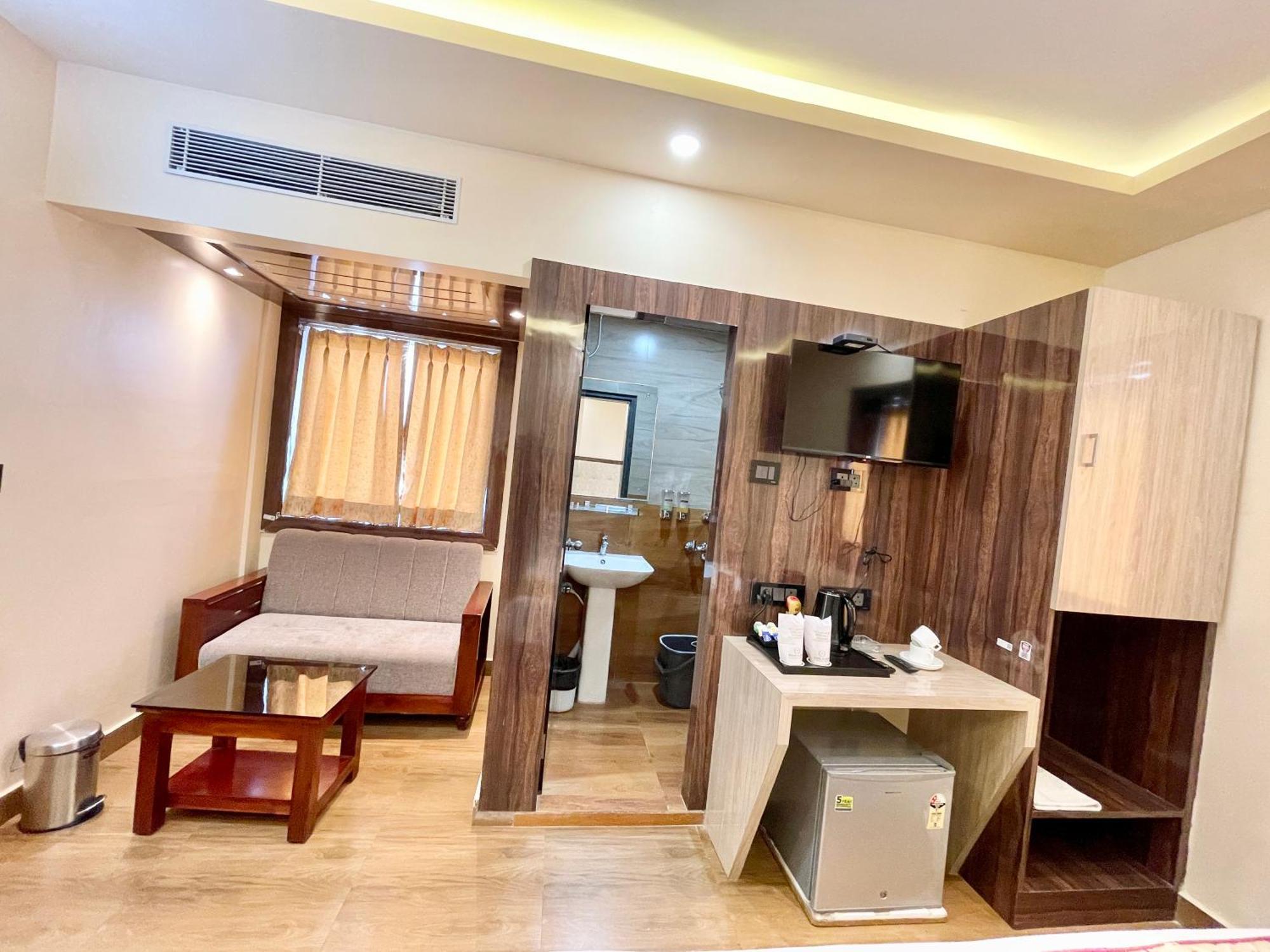 Hotel A One Pride ! Fully-air-conditioned-hotel Near-sea-beach-&-temple With-lift-and-parking-facility Restaurant-availability 4*