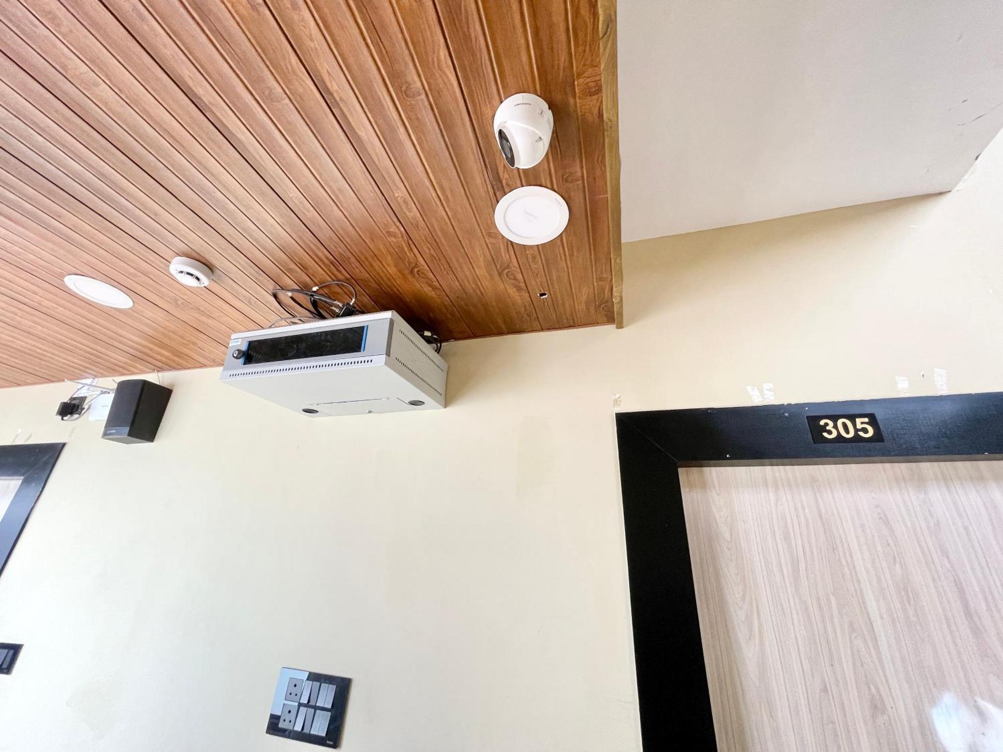 A One Pride ! Fully-air-conditioned-hotel Near-sea-beach-&-temple With-lift-and-parking-facility Restaurant-availability Puri